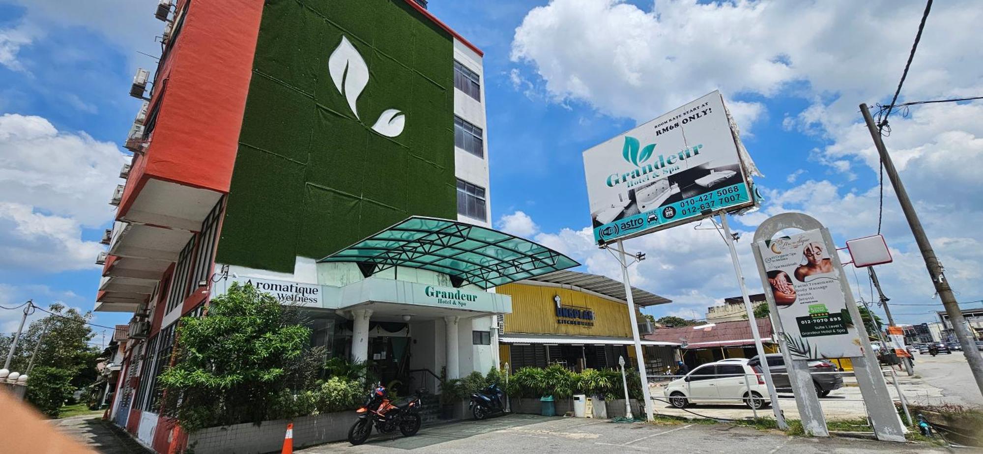 The Grandeur Hotel Malacca Exterior photo